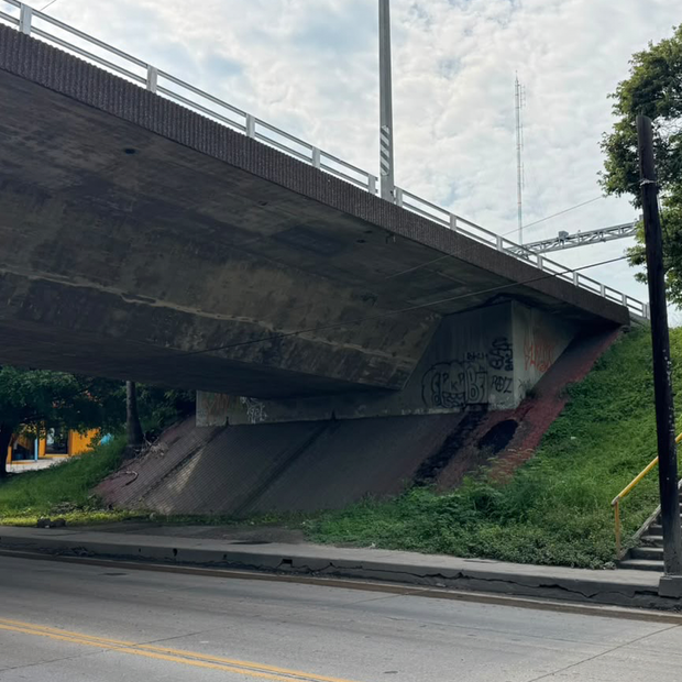 Joven de 16 Años Resulta con Lesiones tras Caer del Puente Tampico